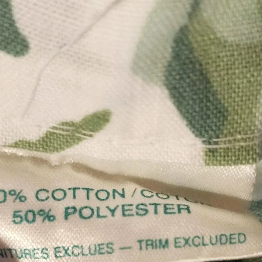 Pair of Vintage Floral Pillowcases - Made in Canada - Picture 5 of 6